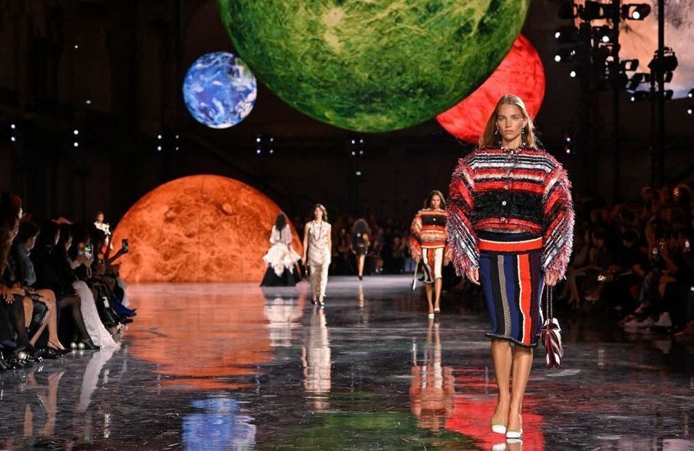 ELLE Débriefe – Fashion Week jour 8 : Les nouveaux tweeds Chanel, les vêtements qui nourrissent la peau chez Coperni