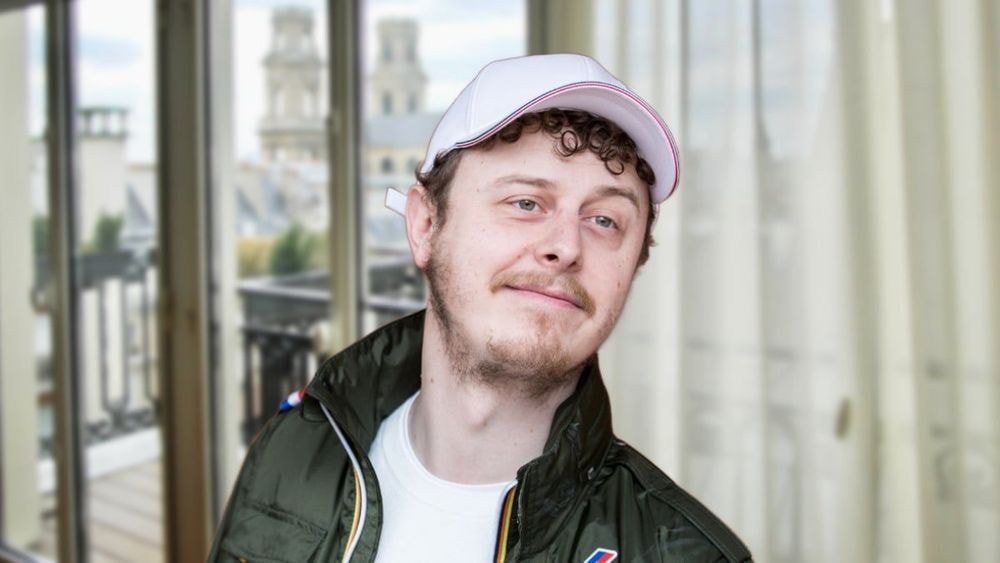 "Notre nouveau chez-nous" : relaxé, Norman Thavaud ouvre les portes de son appartement démesuré