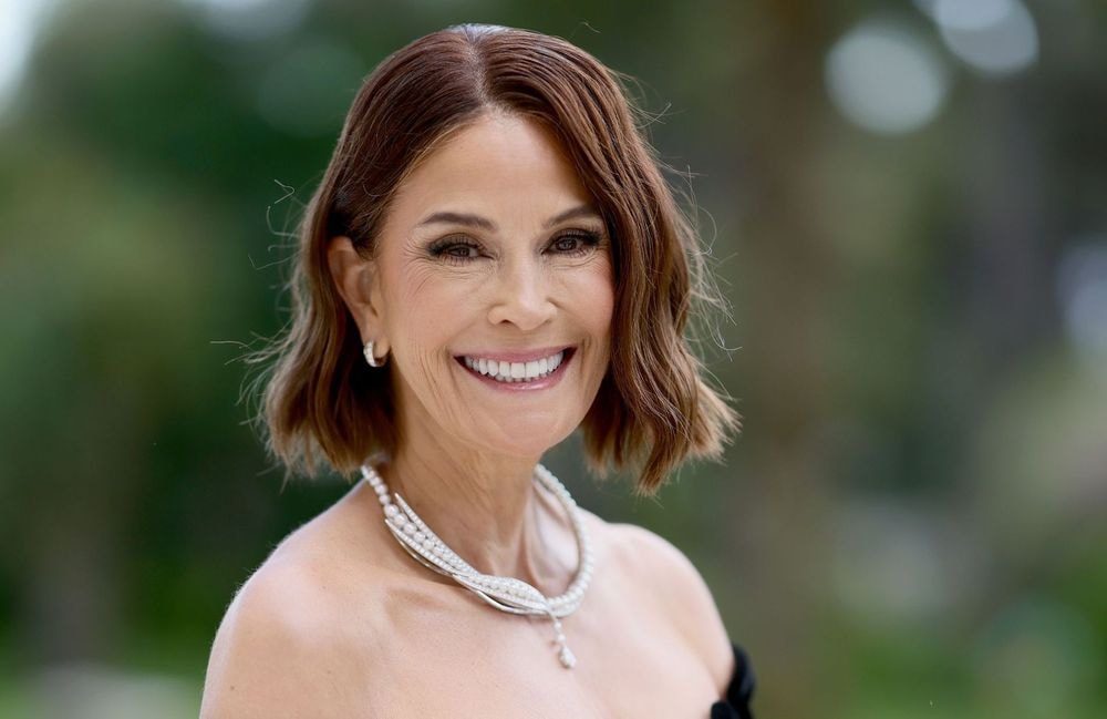 « Voici donc une photo sans filtre de moi » : À 60 ans, Teri Hatcher se dévoile sans maquillage sur Instagram