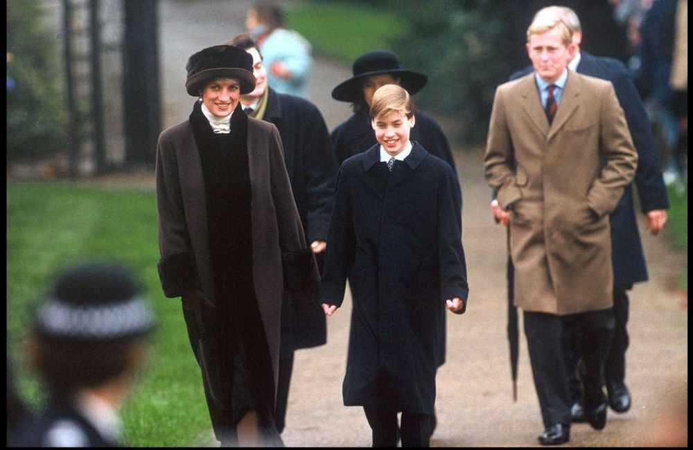 Ces 3 looks de Noël de Lady Di qui continuent de nous inspirer