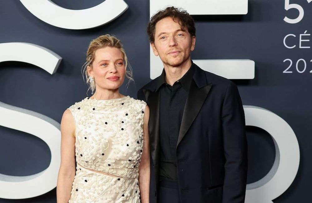 Mélanie Thierry évoque sa vie de famille avec son compagnon Raphaël : « C’est mon plus beau succès »