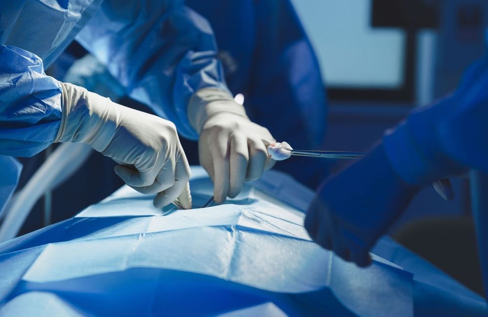 À Reims, une femme subit une hystérectomie par erreur : le laboratoire et la gynécologue assignés en justice