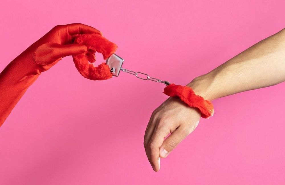 Qu’est-ce que la sexualité « kinky », qui séduit de plus en plus de femmes ?
