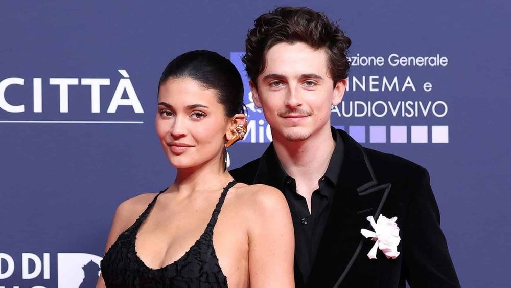 Enfin ! Kylie Jenner et Timothée Chalamet officialisent leur couple et posent en amoureux, regardez !