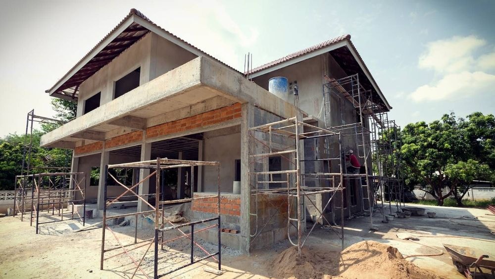 Prêt immobilier : vaut-il mieux acheter un nouveau logement ou agrandir le sien ?