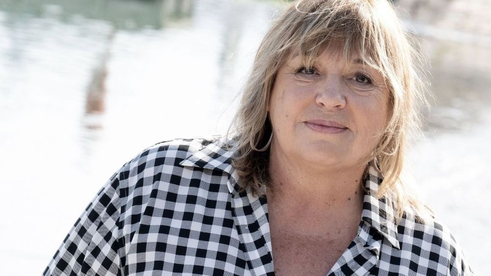 Michèle Bernier, cash sur la vie amoureuse des femmes mûres : “Les hommes préfèrent les jeunes”