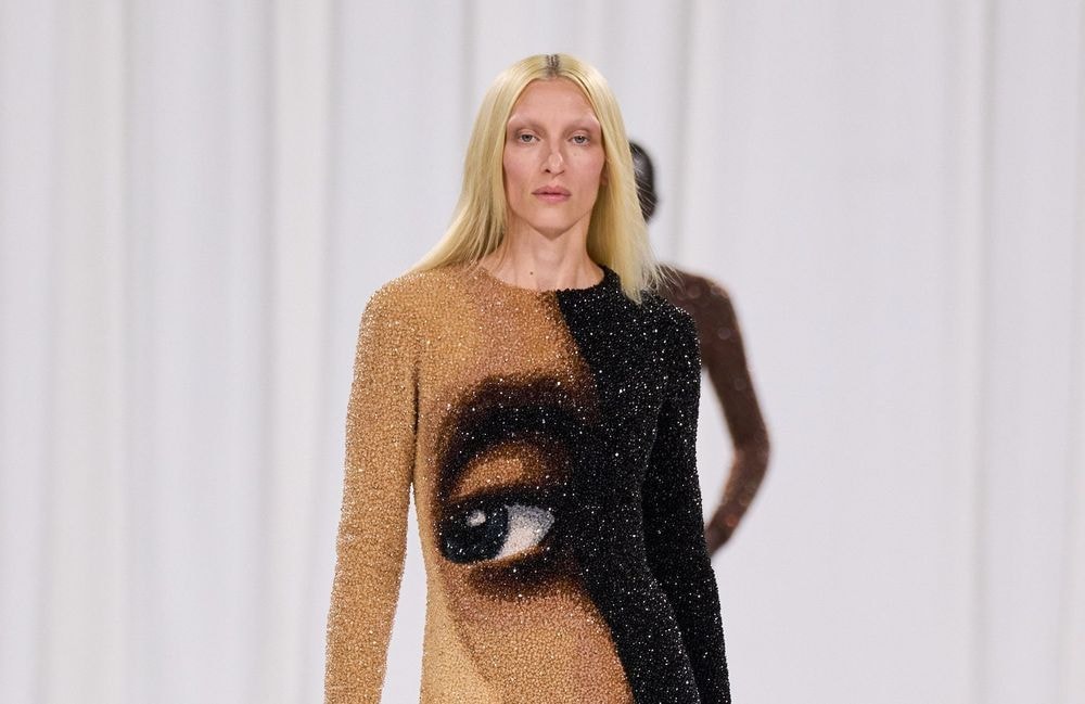 Balmain signe la robe la plus folle de la Fashion Week