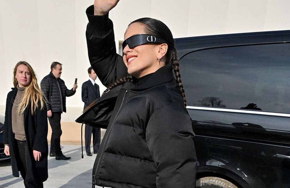 ELLE Debriefe – Fashion Week Jour 1 : Berlines noires, nudité sulfureuse et la bomba Rosalía chez Dior
