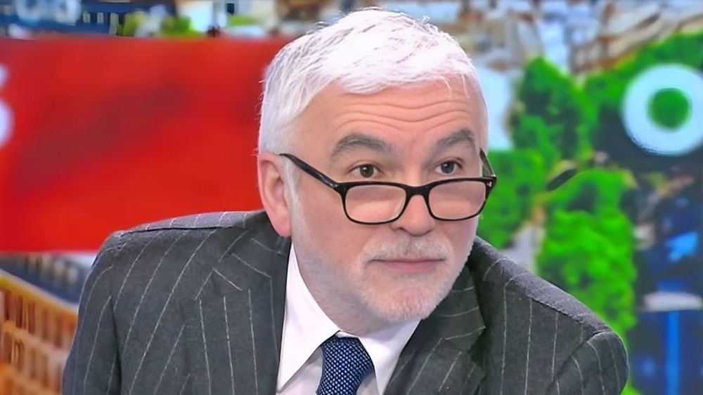 Pascal Praud en colère : "Les petits hommes gris ont encore frappé", il dénonce la réforme du découvert bancaire