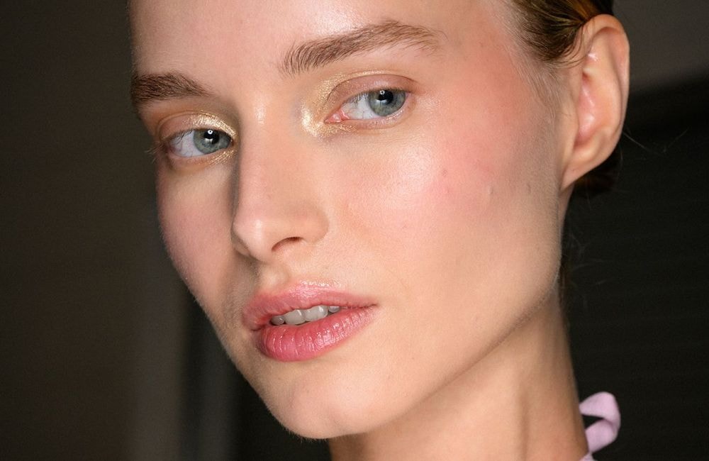 Maquillage : voici le blush idéal pour les femmes de plus de 50 ans