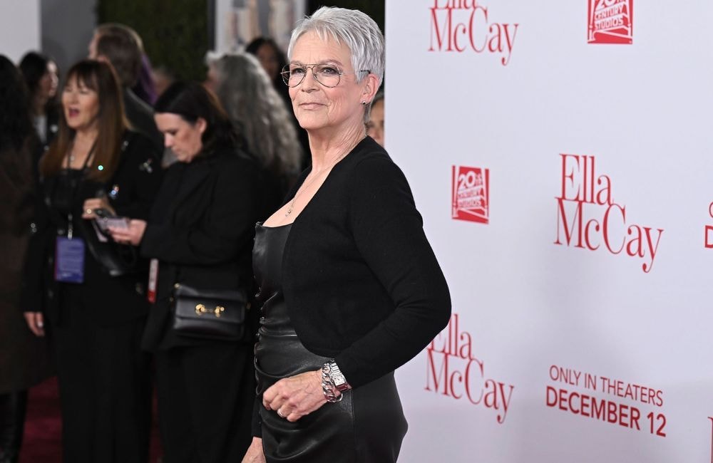 Jamie Lee Curtis évoque son parcours d’actrice et célèbre ses 50 ans de carrière en images