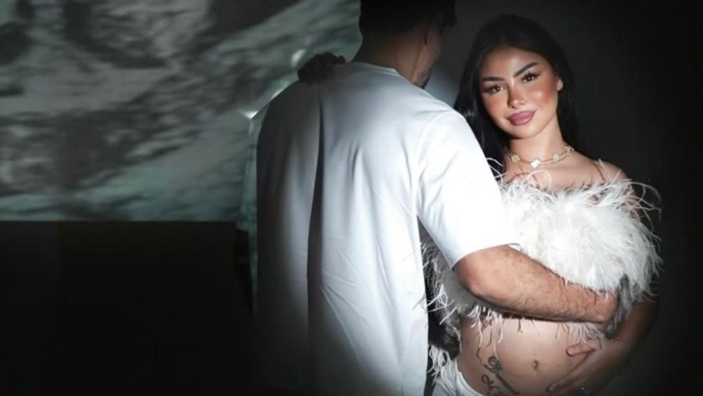 Maeva Ghennam enceinte : grossesse, mariage reporté, terme… l'influenceuse dit tout après son annonce !
