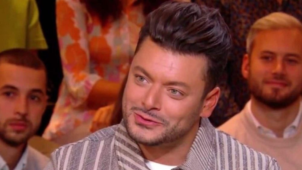 Kev Adams se retrouve face à son ex Iris Mittenaere, Laury Thilleman et Léa Salamé lui font perdre ses moyens dans Quelle époque !