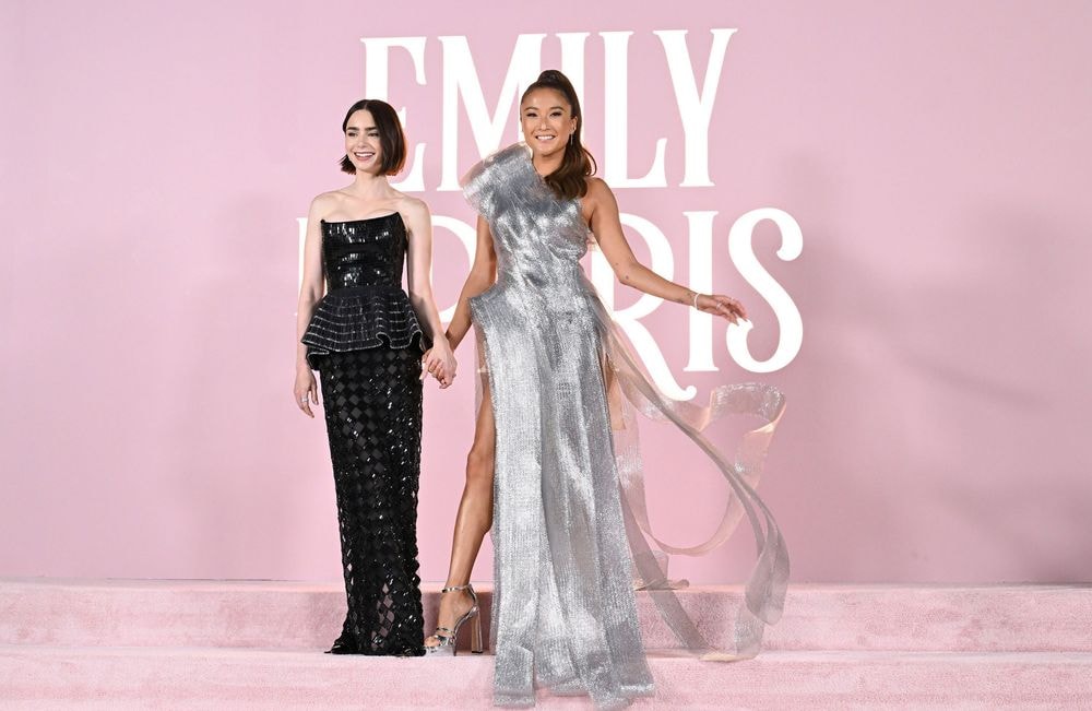 La série « Emily in Paris » met à l'honneur une jeune marque française d'accessoires capillaires