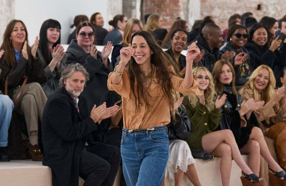 John Galliano, Anok Yai, Chemena Kamali... qui sont les nominés des Fashion Awards 2024 ?