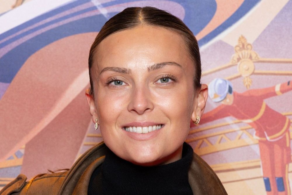 Inès Vandamme (33 ans) sublime en bikini rayé : "Qui veut ?" Son ensemble caniculaire lui a coûté moins de 17€