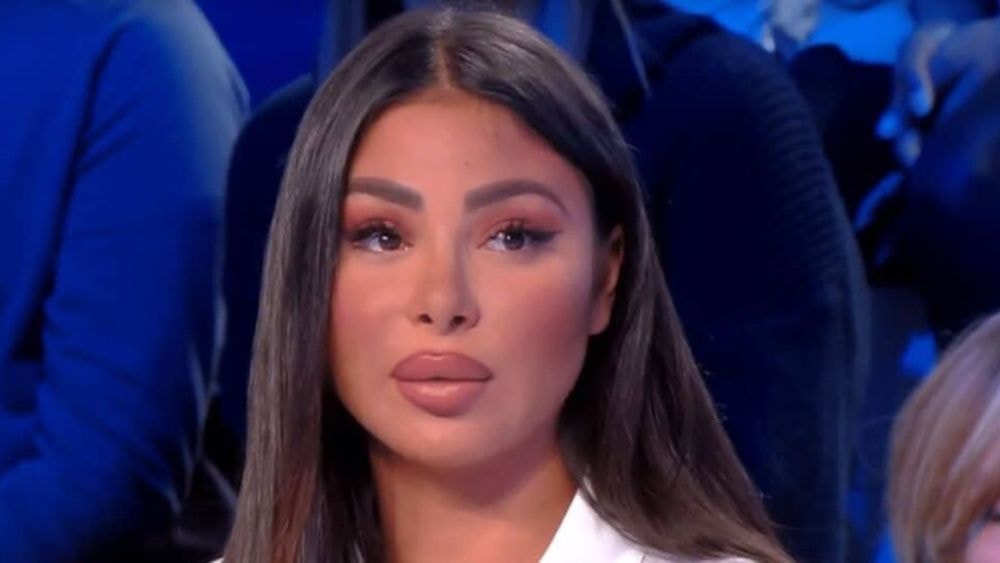 Maeva Ghennam fait un scandale aux urgences et choque la toile
