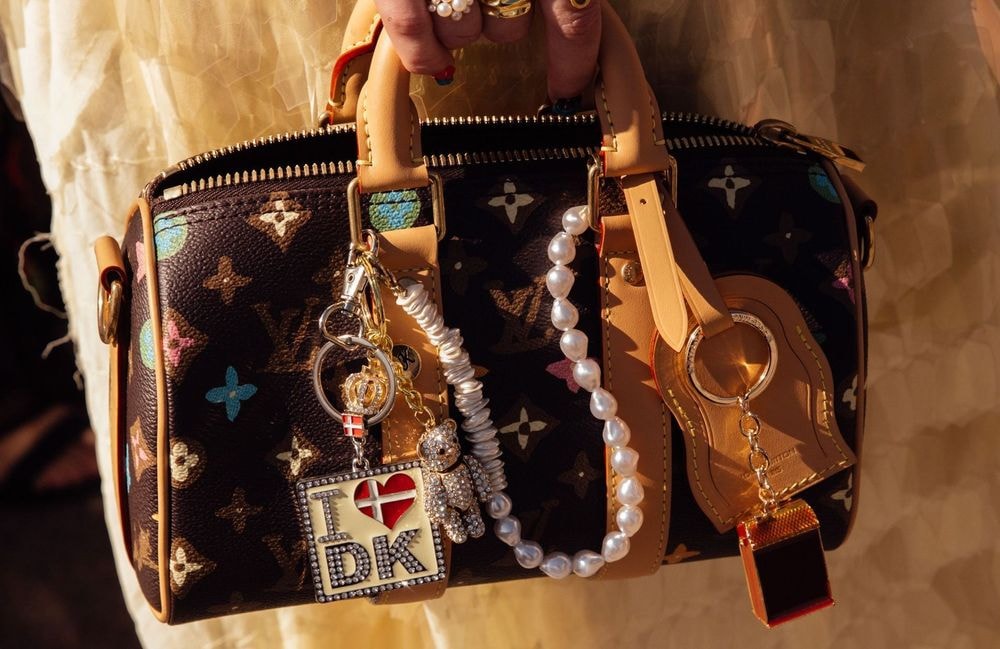 Peluches, grigris, porte-clés...: les charm's de sacs sont la grande tendance du moment