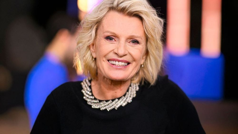 Sophie Davant : émue en direct sur C à vous, sa déclaration à Santa et à sa compagne