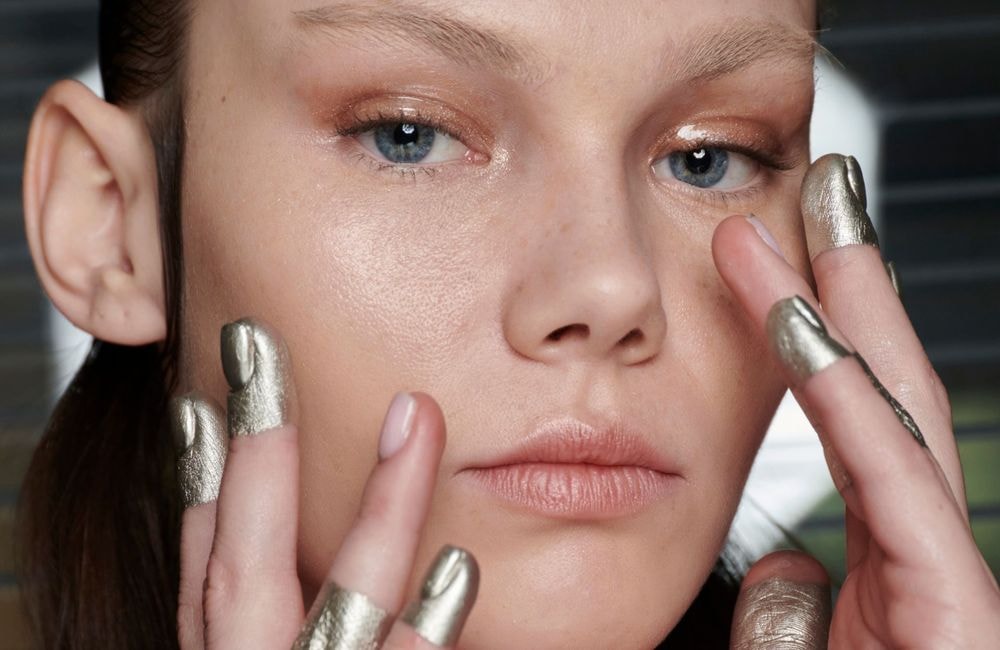 “Recession nails” : pourquoi les ongles courts font leur grand retour en 2026