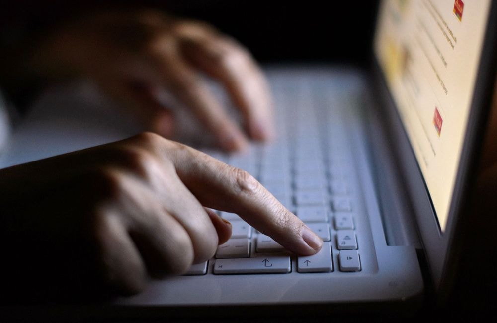 Les images de violences sexuelles sur des enfants générées par IA se multiplient, affirme Europol