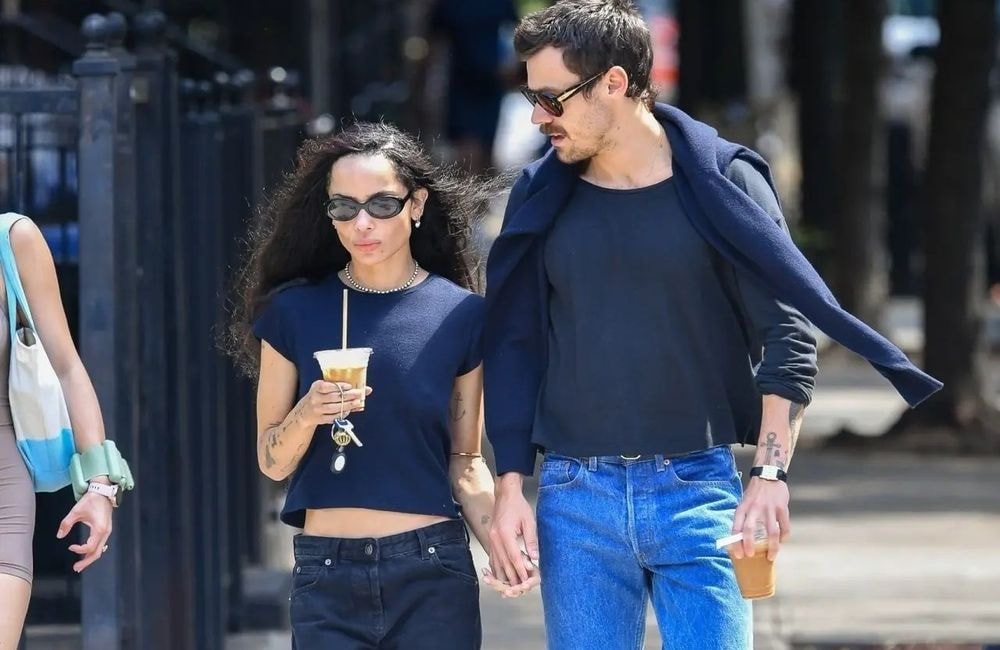 Nouveau couple qui affole les réseaux sociaux, Zoë Kravitz et Harry Styles coordonnent leur style vestimentaire dans les moindres détails