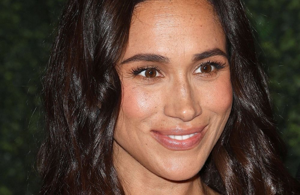 Teint frais et joues rosées : Meghan Markle succombe à la tendance « cold girl »