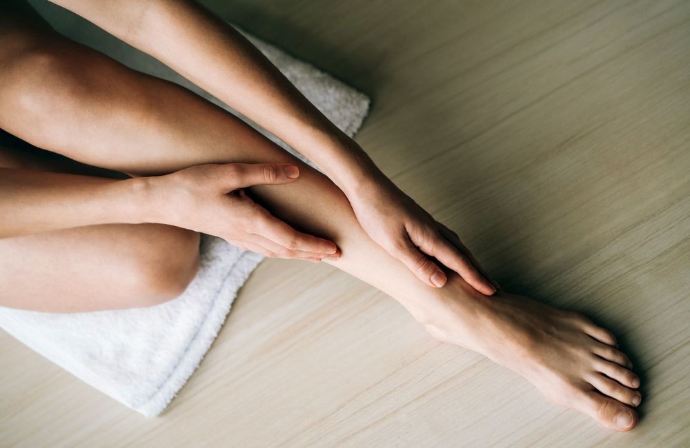 Huile de souchet : le secret naturel pour espacer les séances d’épilation