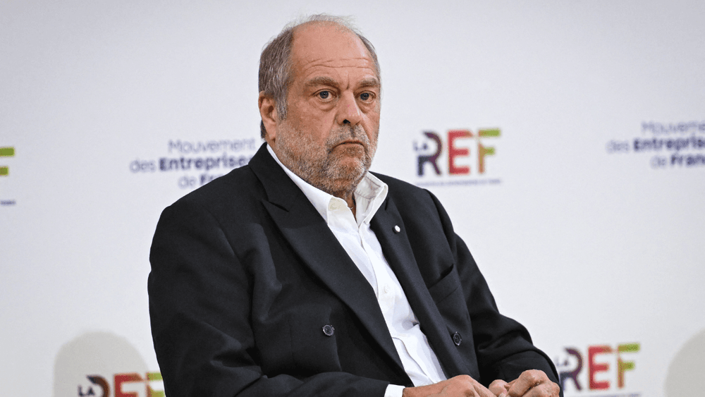 “Tous les 15 jours” : À 64 ans, Éric Dupond-Moretti révèle cette pratique intime avec Isabelle Boulay