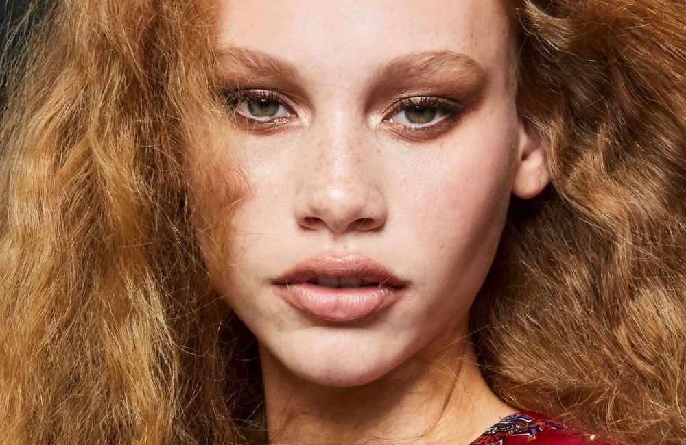 Comment bien appliquer son bronzer pour avoir bonne mine cet hiver, selon des make-up artists