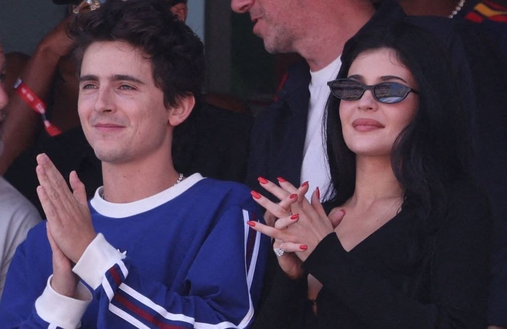Coupe du monde : aux côtés de Timothée, Kylie Jenner mise sur un total look noir et confirme la tendance inattendue de l'été 2026