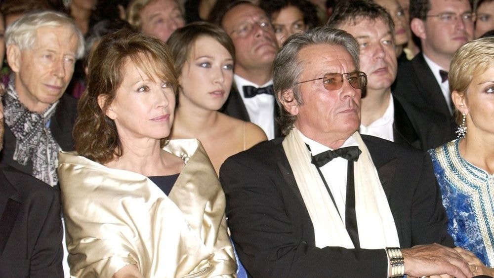 Nathalie Baye "très proche" d'Alain Delon, l'aveu viral de sa fille Laura Smet avant sa disparition : "Je ne peux pas tout dire…"
