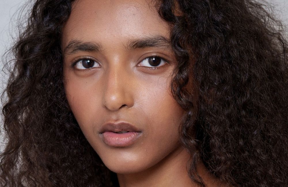 Huile de magnésium : peut-elle vraiment freiner la chute de cheveux et stimuler la repousse ?