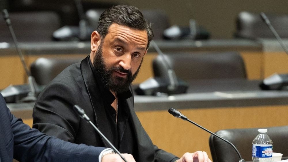 Cyril Hanouna à l'Élysée : le trône de France comme prochain plateau de l'animateur ?