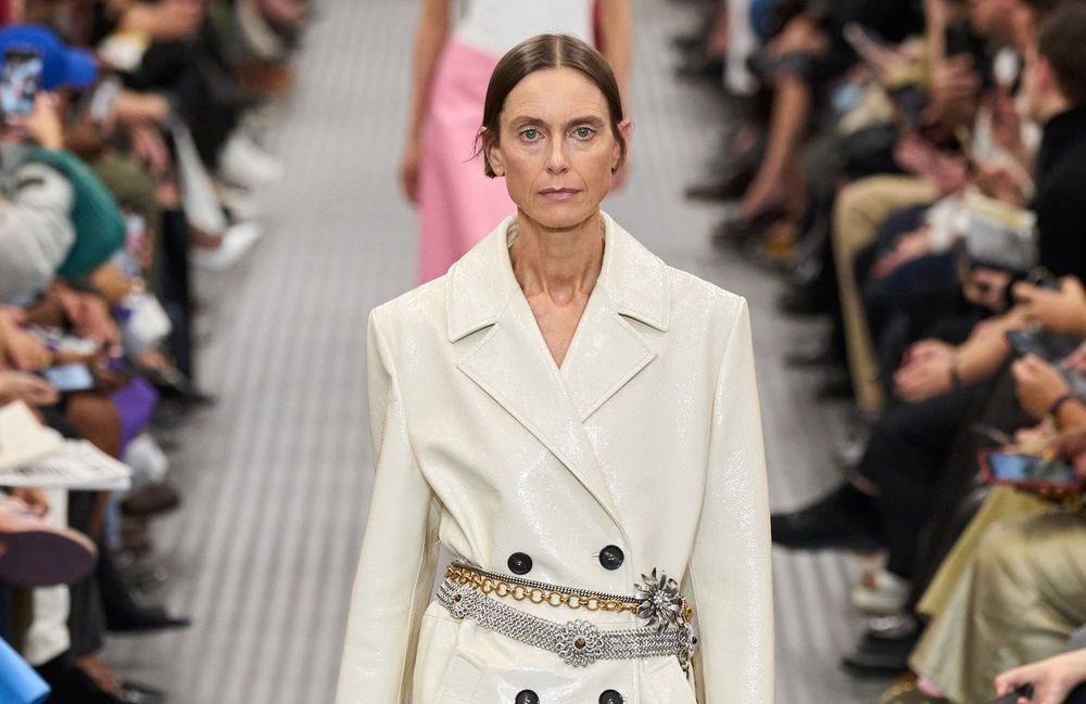 Cet accessoire repéré sur le podium de Miu Miu se réinvente de manière étonnante