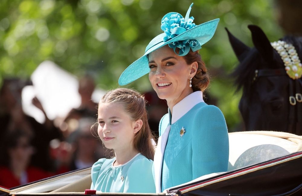 Pourquoi les mères et filles de la royauté se coiffent-elles de la même manière ?