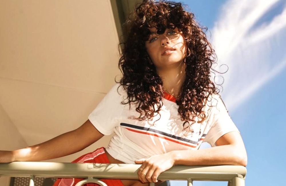 « Cloud Curls » : la tendance cheveux bouclés qui résiste à l’humidité selon un pro