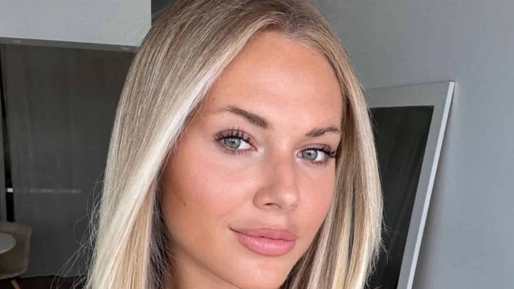 Cassandra Jullia : draguée par un footballeur de l'Équipe de France ? Elle balance sur les messages privés qu'elle reçoit !