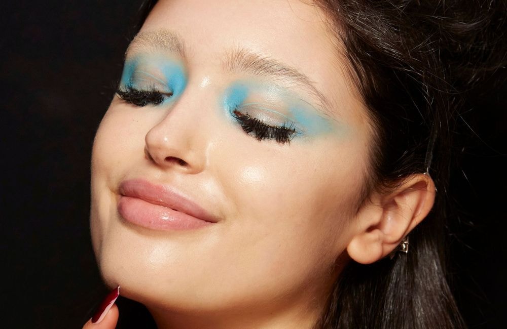 Adorée par nos grands-mères, cette tendance beauté revient en force ce printemps