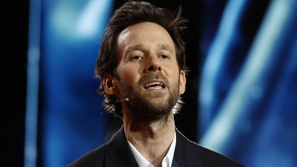 Benjamin Lavernhe électrise les César 2026 avec son hommage à Jim Carrey : "Ça roupille ici, je vais vous secouer tout ça !"