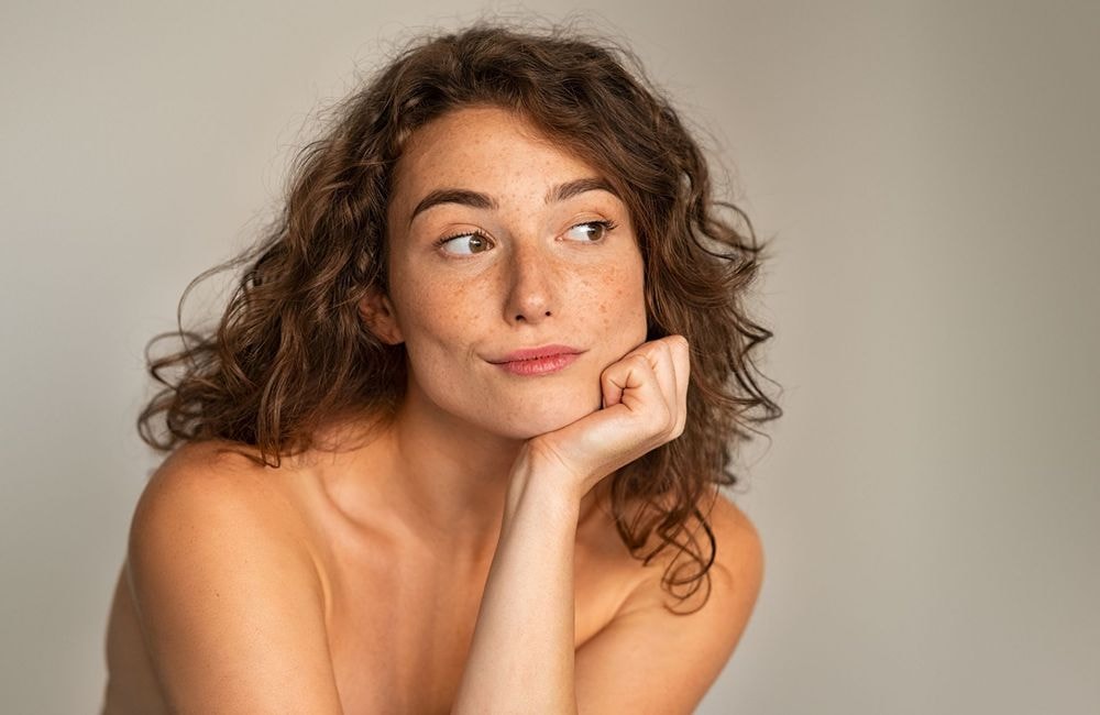 Taches brunes : ces 3 habitudes à bannir pour éviter de les aggraver