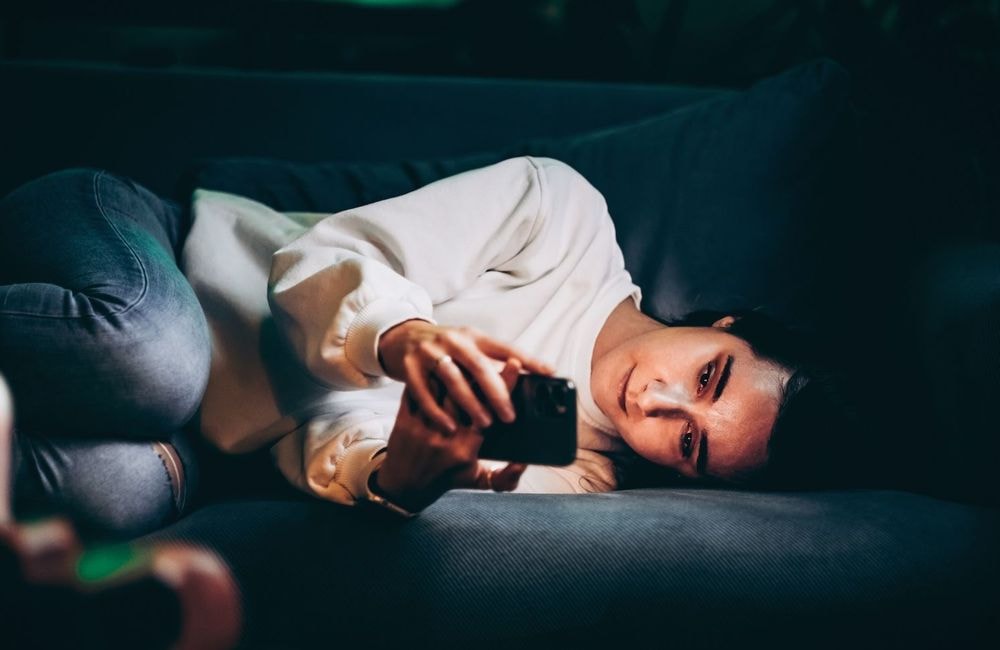Slow dopamine : on vous explique ce remède au scrolling compulsif