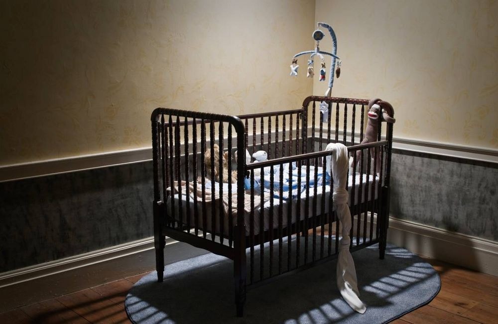 Une influenceuse perd son bébé in utero, la marque lui somme de renvoyer le berceau qu’elle devait promouvoir