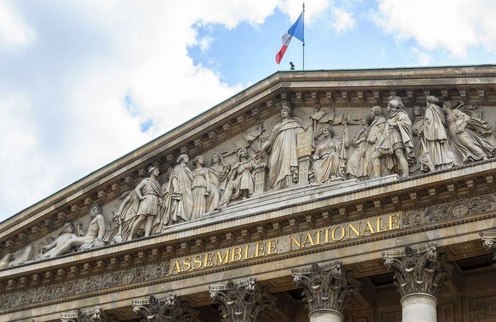 Fin de vie : les députés ouvrent la voie à un droit élargi à l’aide à mourir