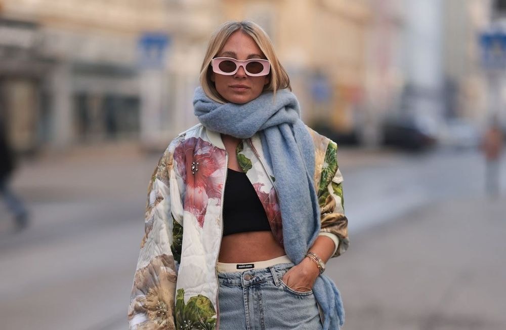 Cette veste est celle qui donne du peps à notre garde-robe de printemps