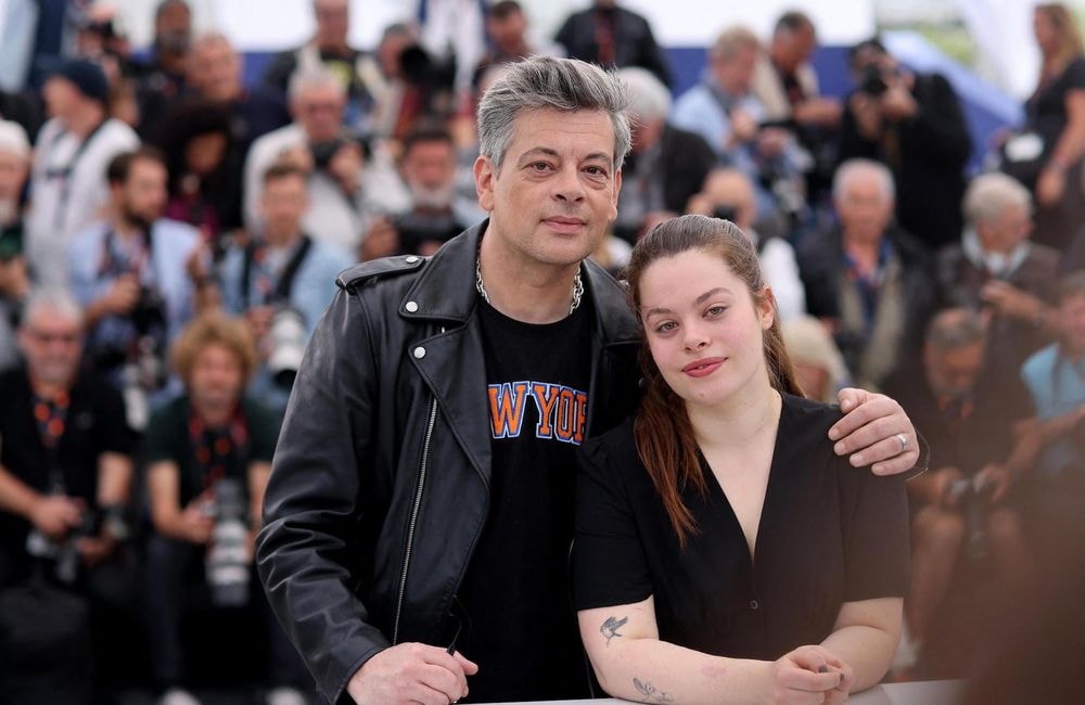 Qui est Anna Biolay, la fille de Benjamin Biolay et Chiara Mastroianni ?