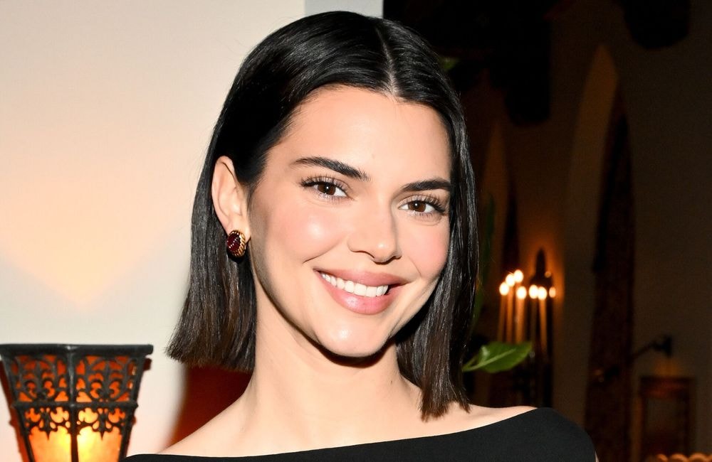 Les 6 secrets d’une peau éclatante révélés par la facialiste de Kendall Jenner