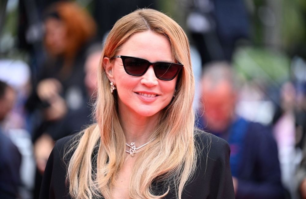 « Je ne les mets pas parce que je suis une resta » : Virginie Efira explique pourquoi elle ne quitte plus ses lunettes de soleil à Cannes