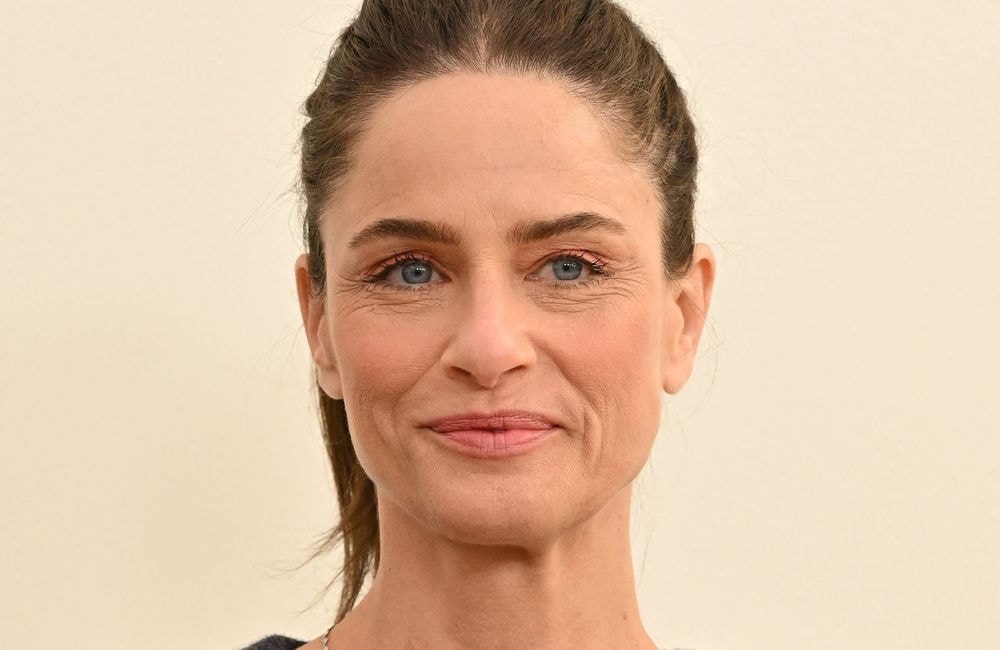 Amanda Peet : l’actrice annonce avoir été atteinte d’un cancer du sein