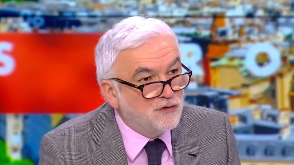 Pascal Praud : "Nagui parle comme Zemmour...", c'est la guerre entre les deux animateurs radicalement opposés